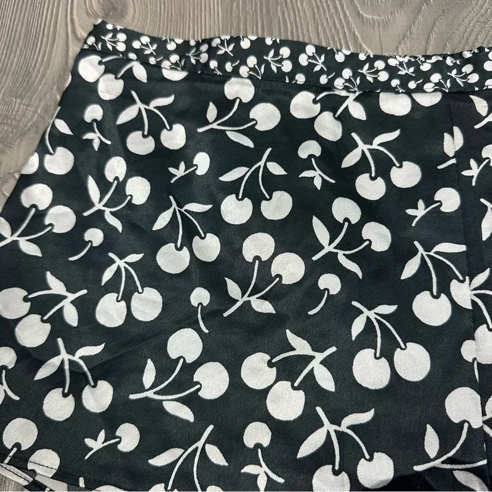 Victoria’s‎ Secret Cherry Print Satin Pajama Shorts Black White Lace Medium